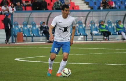 Дебют Аяганова в QJ League. Где и во сколько смотреть матч «Иртыш 2011» - «Кайрат 2011»