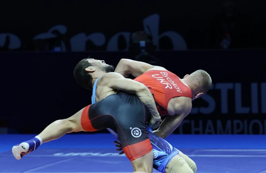 Жадраев қола үшін венгриялық қарсыласпен белдеседі: жарыстың тікелей эфирі