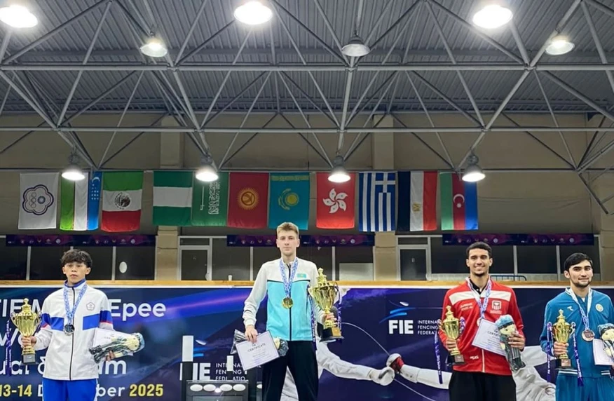 Қазақстандық семсерлесуші юниорлар арасындағы Әлем кубогы кезеңінде алтын жүлде жеңіп алды