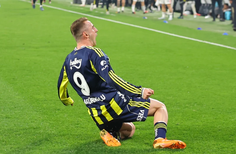 «Фенербахче» одержал победу в стамбульском дерби (видео)