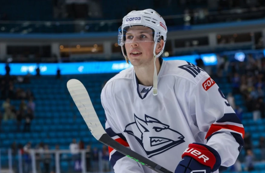 Қазақстан құрамасының хоккейшісі КХЛ-дің топ клубымен келіссөздер туралы айтты