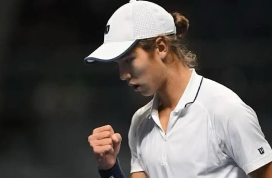 Амир Омарханов вышел в четвертьфинал турнира в Испании