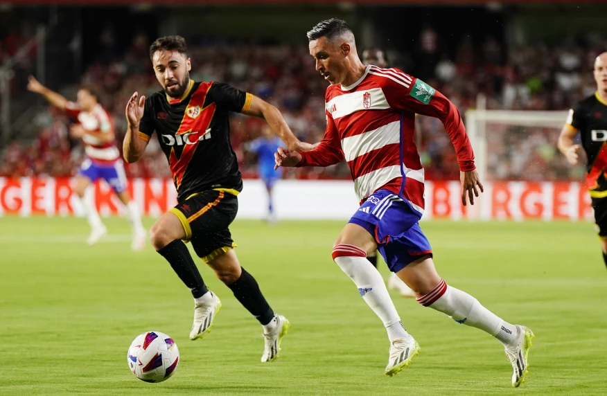 Сможет ли «Гранада» исправить неудачную серию? Где смотреть «Гранада» - «Райо Вальекано»