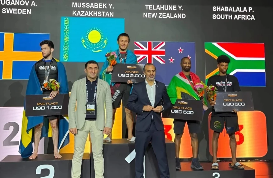 Казахстанец стал трехкратным чемпионом мира по ММА в Джакарте