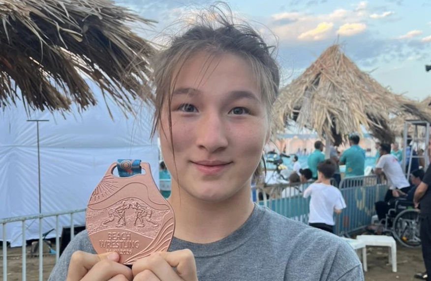 Арина Куанышева -бронзовый призер чемпионата мира U17 по пляжной борьбе