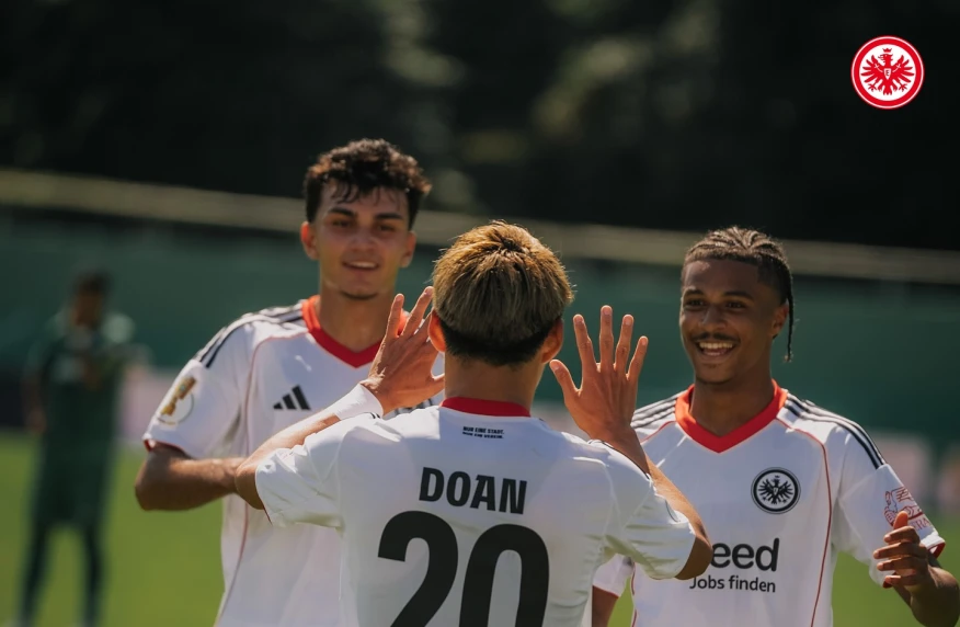 «Айнтрахт» забил пять голов в Кубке Германии (видео)