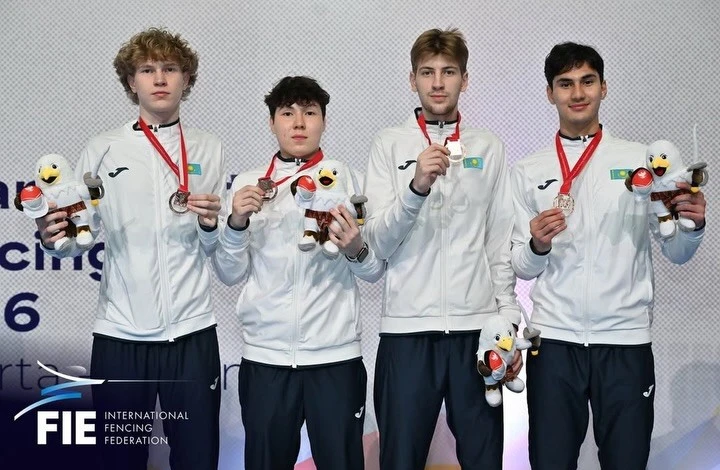 Қазақстан құрамасы семсерлесуден жасөспірімдер арасындағы Азия чемпионатында қола медальға ие болды