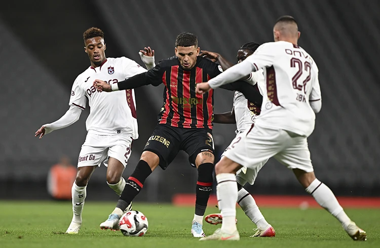 «Трабзонспор» против аутсайдера. Где смотреть «Трабзонспор» — «Фатих Карагюмрюк»