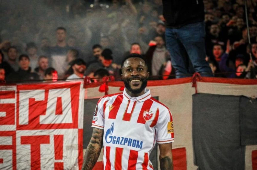 Африка футболындағы жанжал: ойыншы 1990 жылы дүниеге келді, ал анасы 1986 жылы дүниеден озды