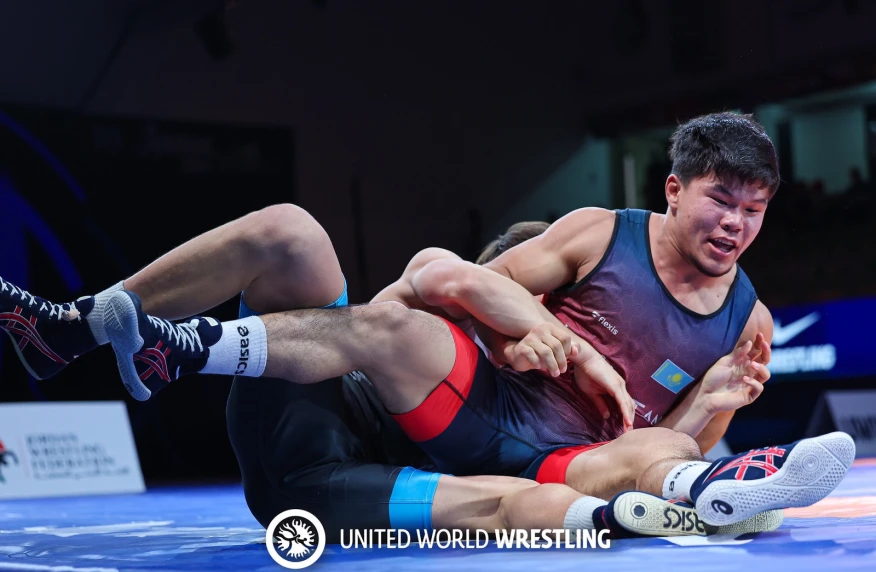 Еркебулан Анапия вышел в финал чемпионата Азии U20 по греко-римской борьбе