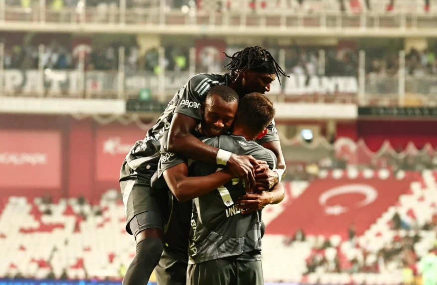 «Бешікташ» сырт алаңда «Антальяспорды» жеңді (видео)