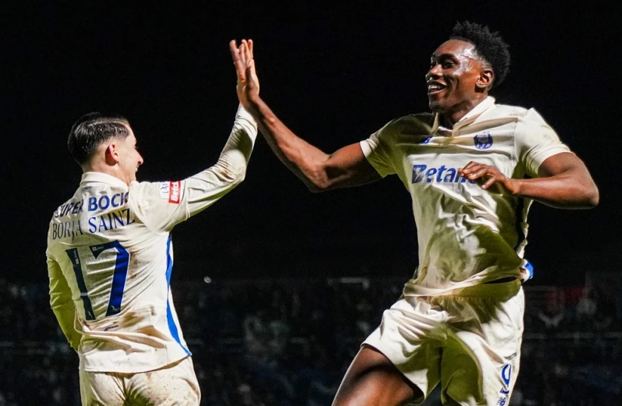 «Порту» укрепился на первом месте Примеры (видео)