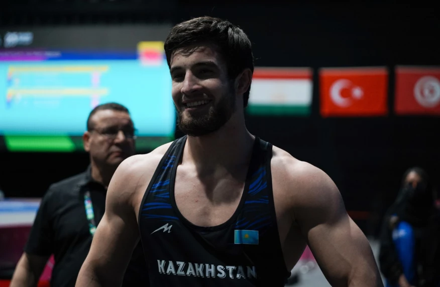 Евлоев вышел в полуфинал чемпионата Азии по борьбе