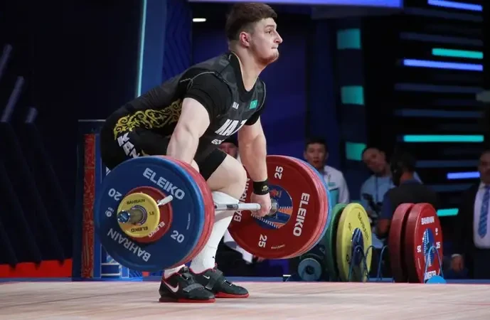 Артему Антропову подарили квартиру