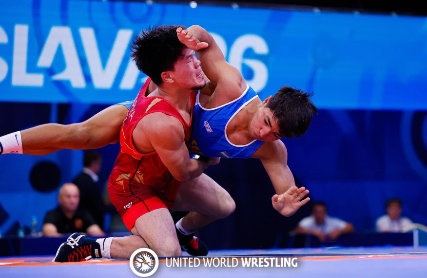 Казахстан начал выступление на чемпионате мира U20 по борьбе