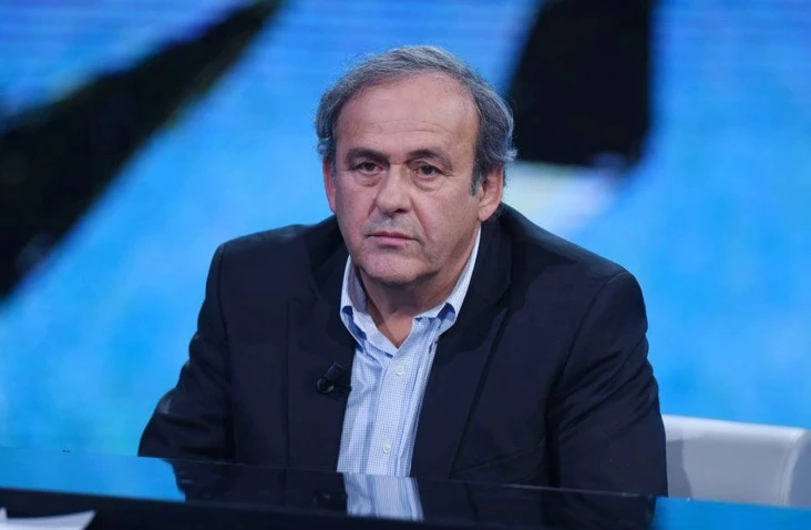 Экс-президент УЕФА предложил изменить количество игроков на поле