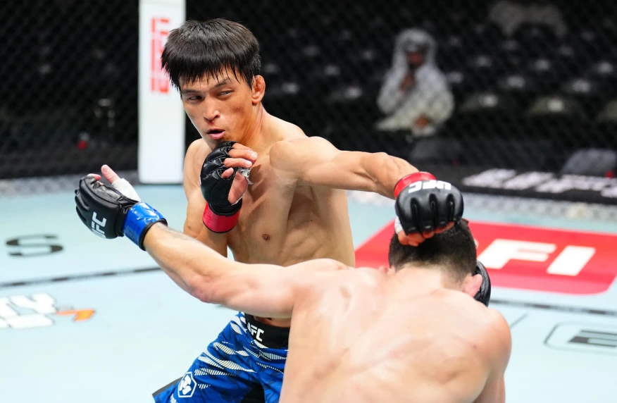 Азат Максум уволен из UFC