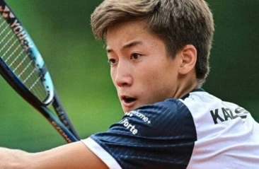 Дамир Жалгасбай вышел во второй круг юношеского АО