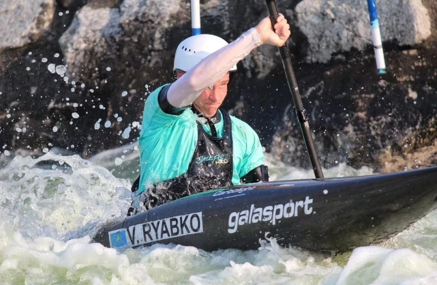 Владислав Рябко стал бронзовым призером турнира по гребному слалому в Таиланде