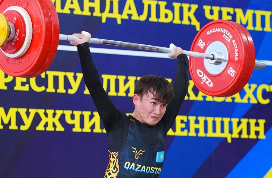 Чемпионат Казахстана по тяжелой атлетике стартовал с рекорда