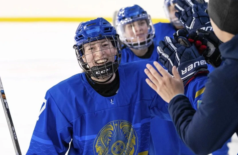 Женская сборная Казахстана по хоккею с разгромным счетом победила Исландию на чемпионате мира