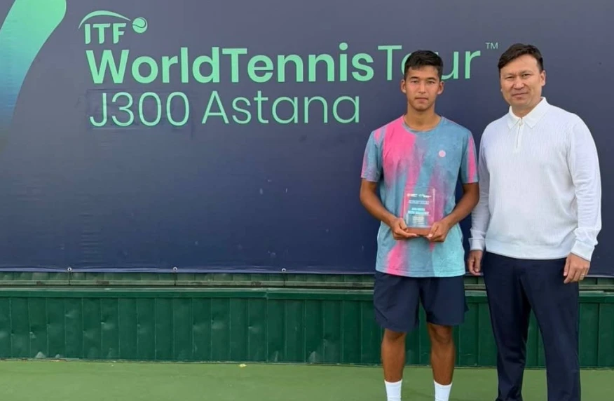 Ахмади Маханов стал чемпионом юниорского турнира J300 в Астане