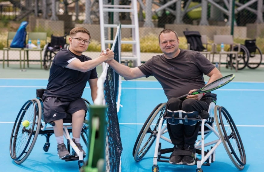 Теннис на колясках: игроки из топ-100 мирового рейтинга ITF ведут борьбу на турнирах в Актау