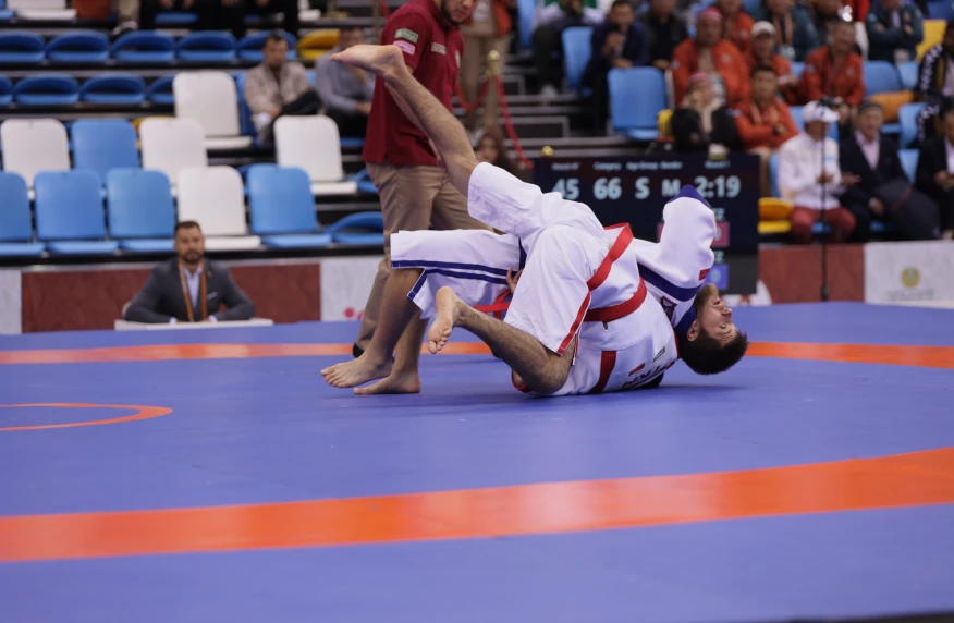 Восемь казахстанцев вышли в финал соревнований по казакша курес на Всемирных играх кочевников в Астане