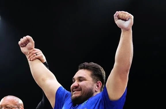 Закир Найманбаев поднялся на 4 строчку тяжелого веса