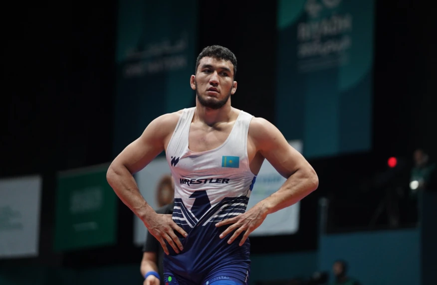 Борец Ризабек Айтмухан выиграл у призера Олимпиады и вышел в полуфинал Исламиады-2025