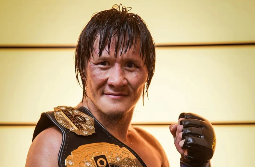 Жалғас Жұмағұлов – OKTAGON лигасының чемпионы (видео)