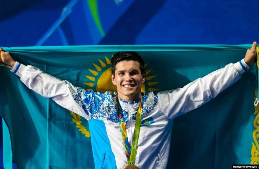 Елеусинов и Дычко подписали контракт с Даной Уайтом