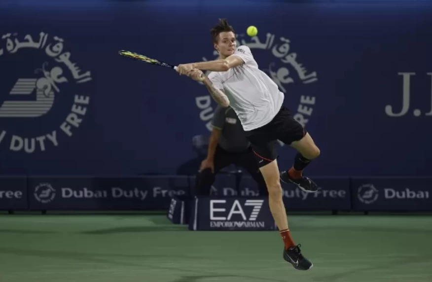 Александр Бублик Дубайдағы турнирді сәтті бастады
