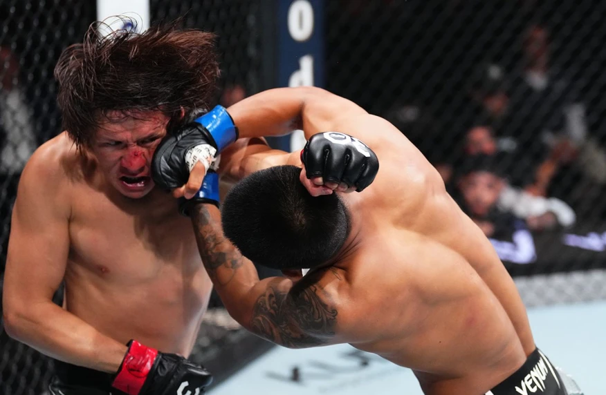 Бывший соперник Жумагулова стал чемпионом UFC