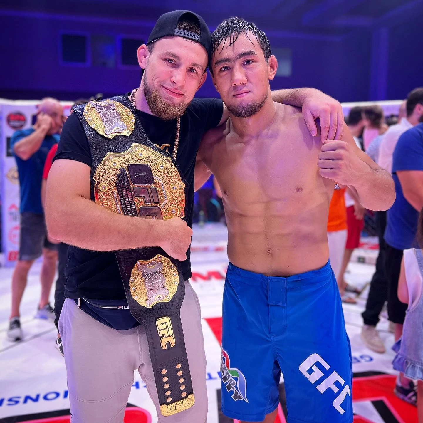 Меня мотивирует вера тренера. Чемпион OCTAGON и GFC работает на строительном рынке и рвется в UFC