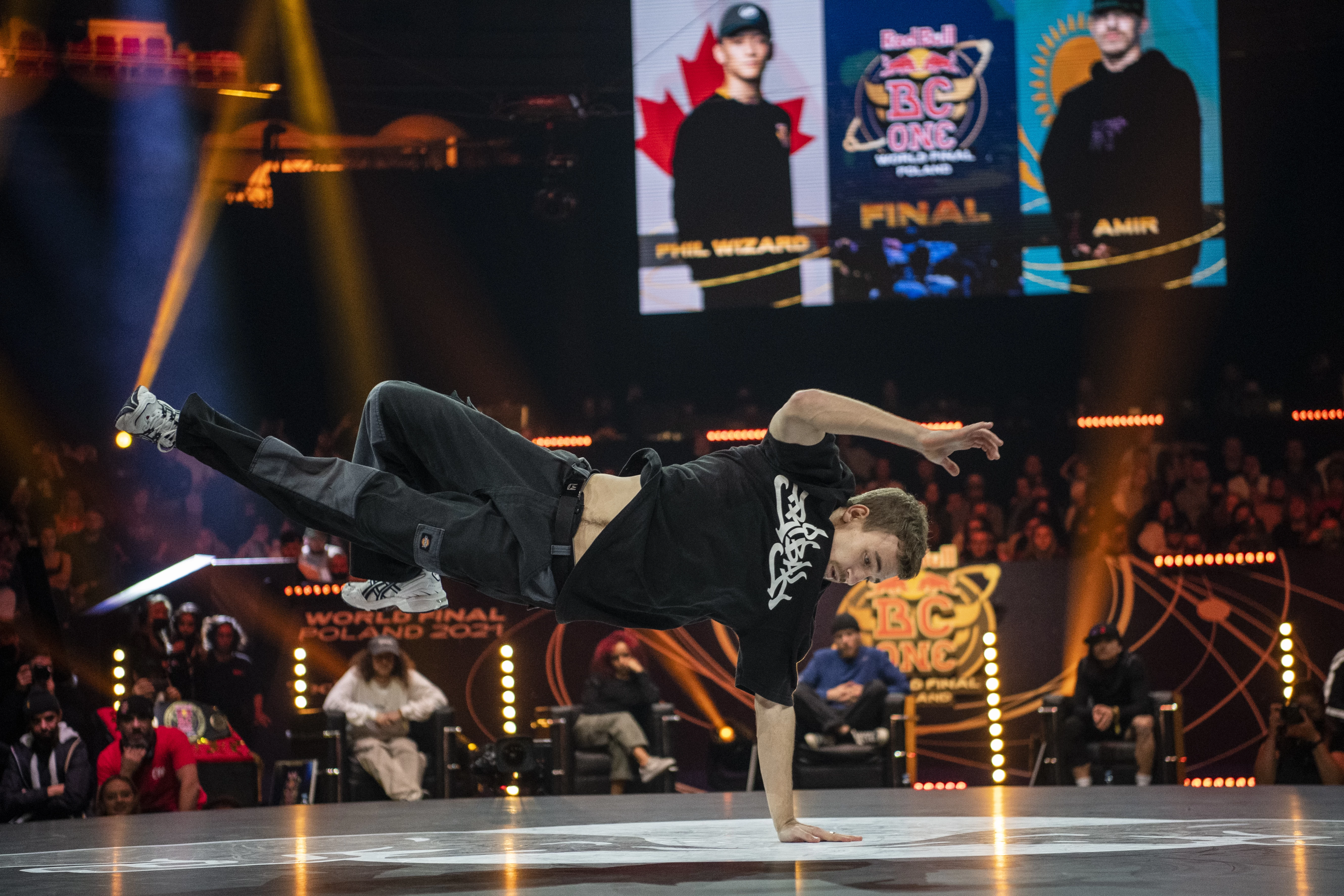 Казахстанские танцоры выиграли престижный турнир по брейк-дансу в Париже