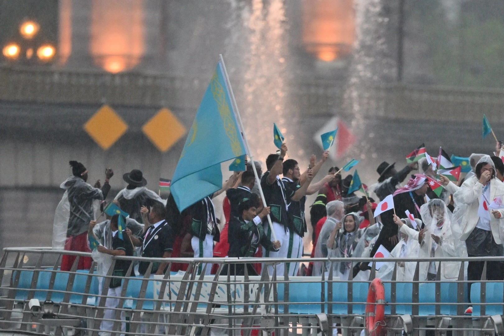 В Париже прошла церемония открытия Олимпийских игр с участием сборной Казахстана