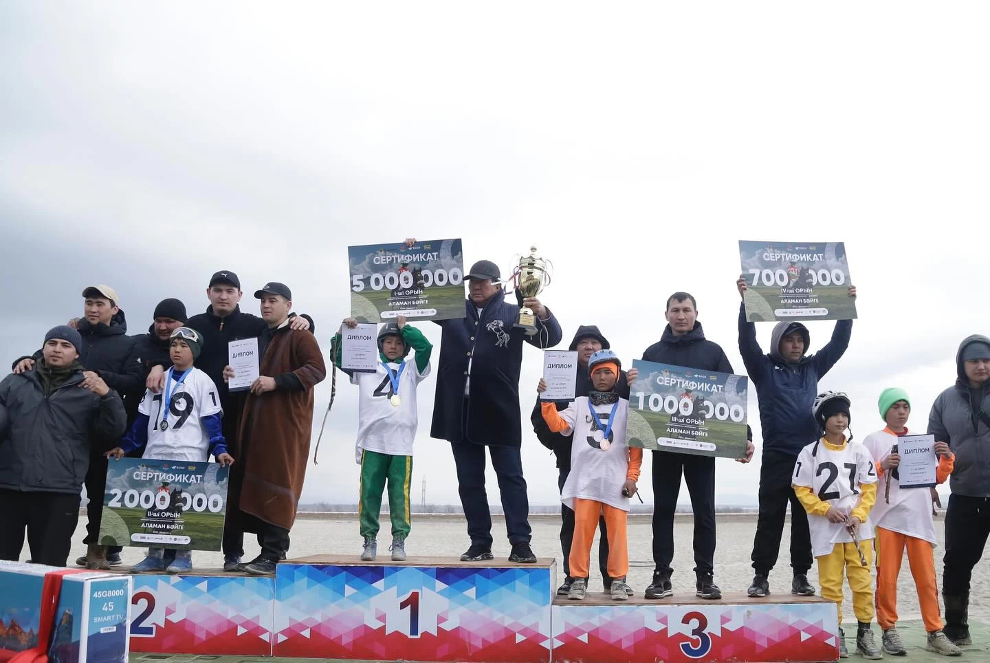 Бәйгеден Қазақстан чемпионаты: шабандоздар ауа райының қолайсыздығына қарамастан, тартысты бәсекеге түскен